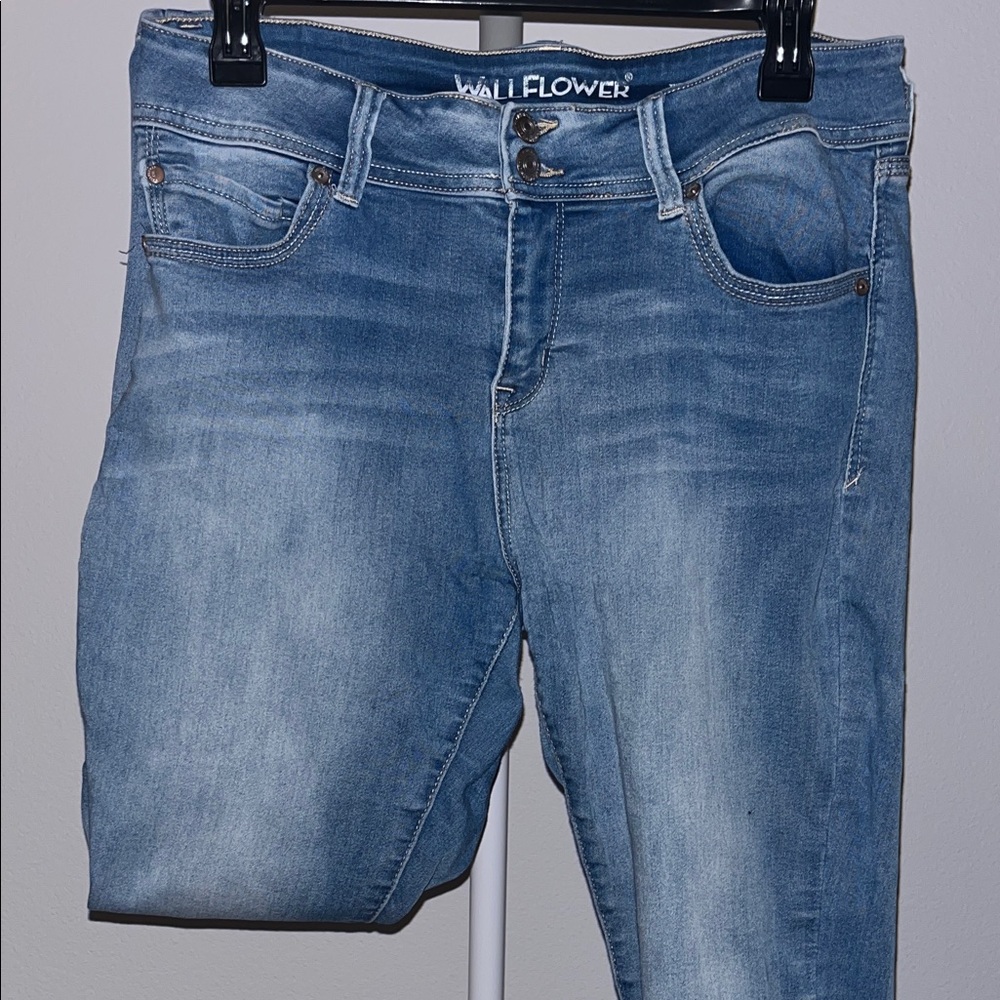 Wallflower Women's Classic Blue Skinny Jeans - Picture 1 of 3